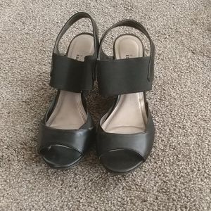 Black strappy sandals with heal